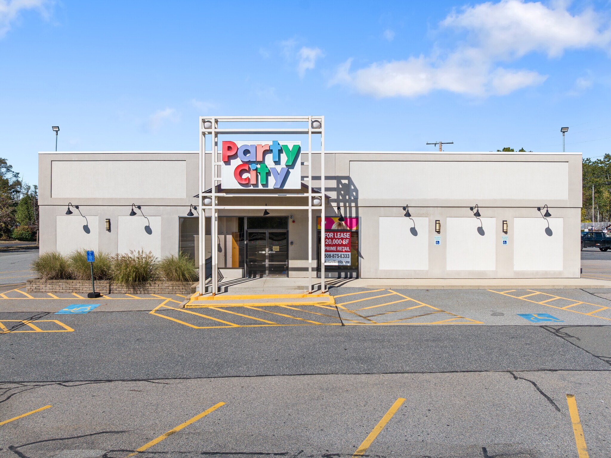 Former Party City at 321 Worcester St in Natick, MA, sale facilitated by ABG Commercial Realty.
